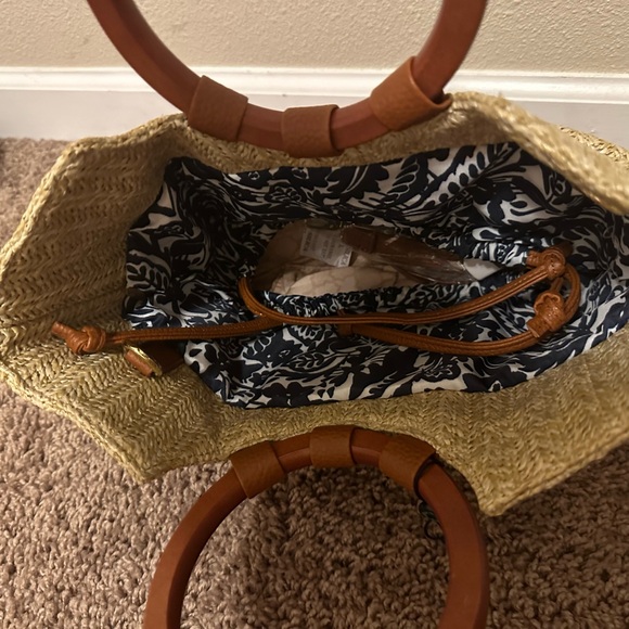 Woven Handbag - Picture 3 of 3